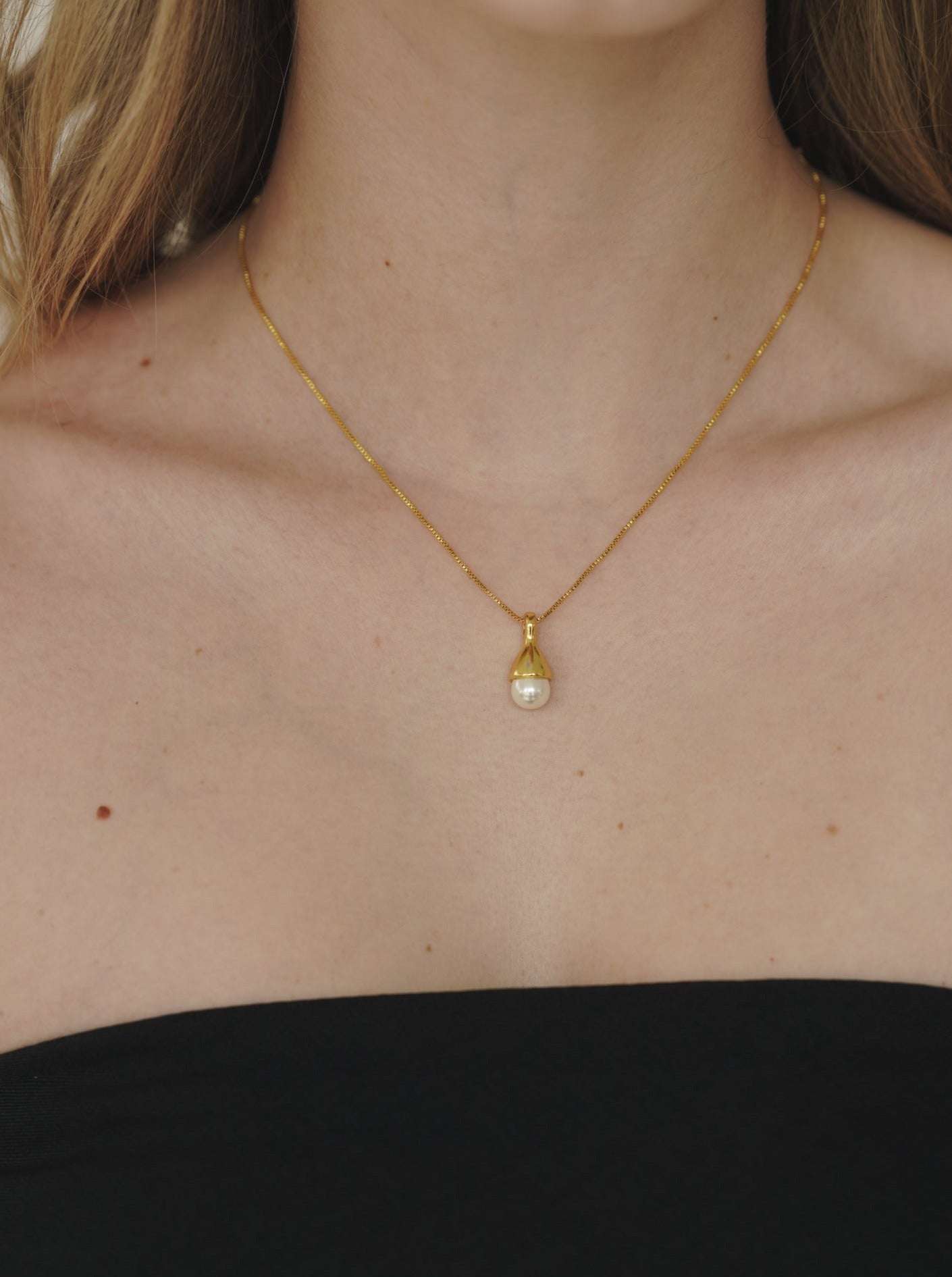 Anne Pearl Drop Necklace