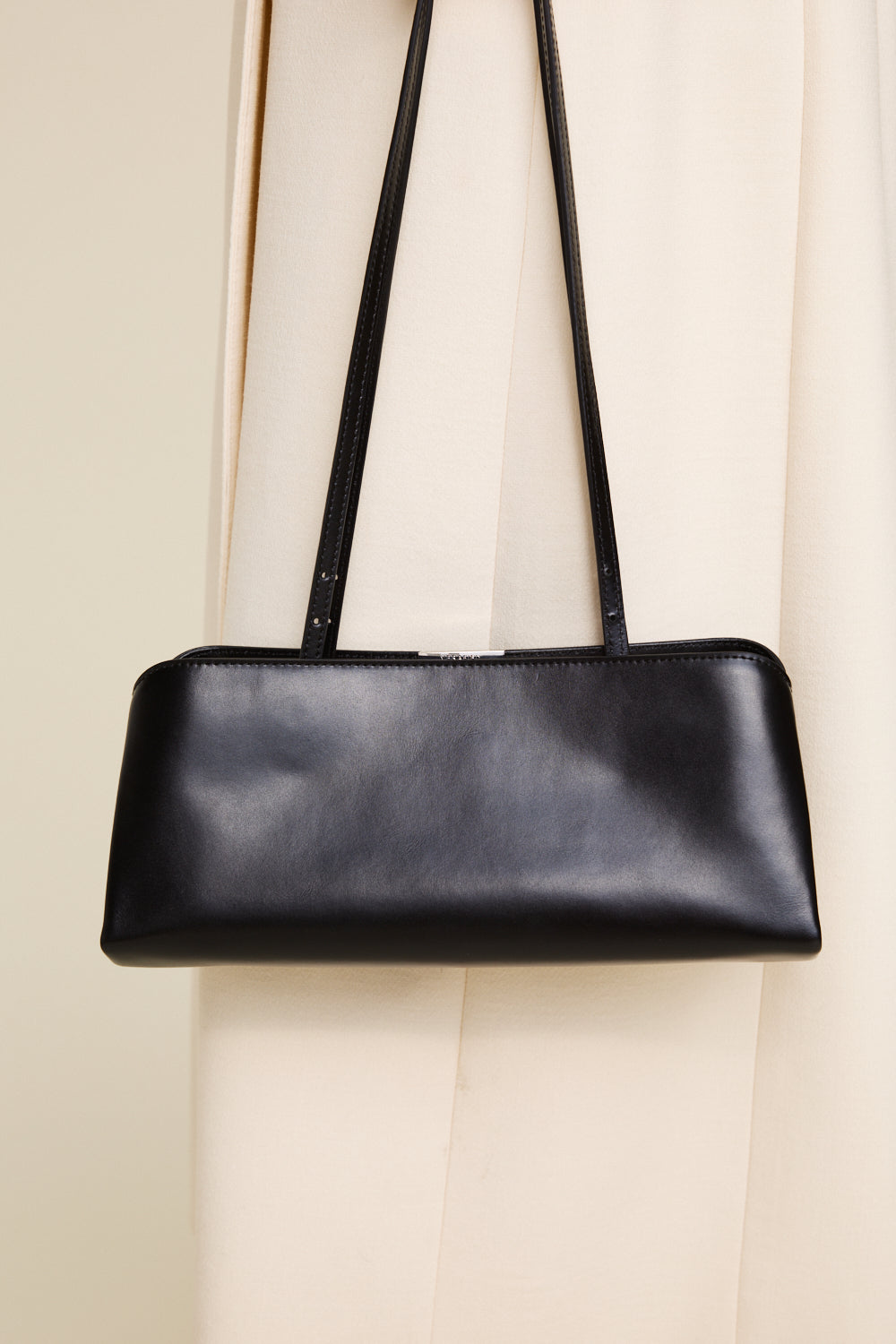 Silver Noir Éclair Bag
