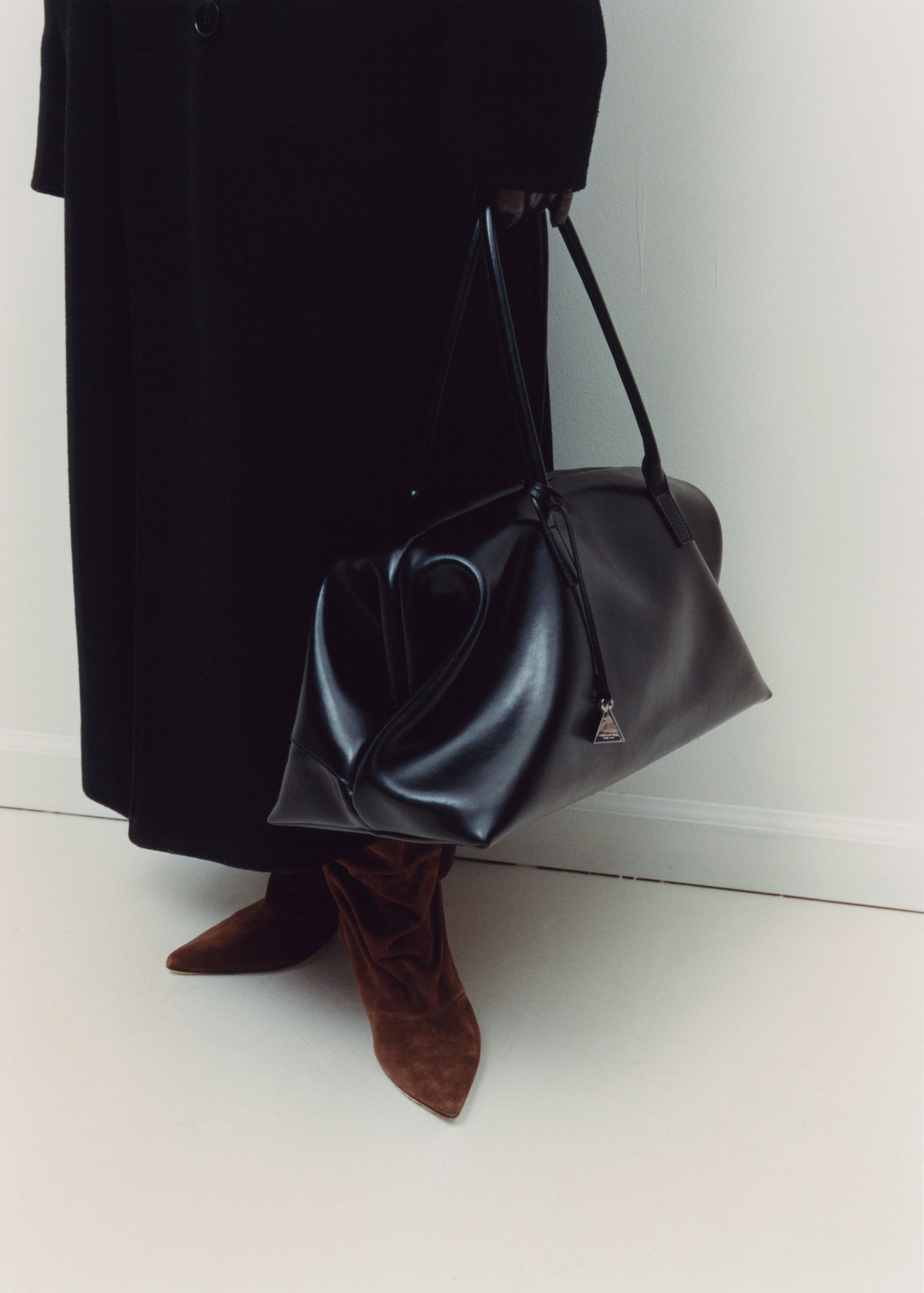 Black Club Bag: Work Bag for 15'' Laptop - Verafied New York