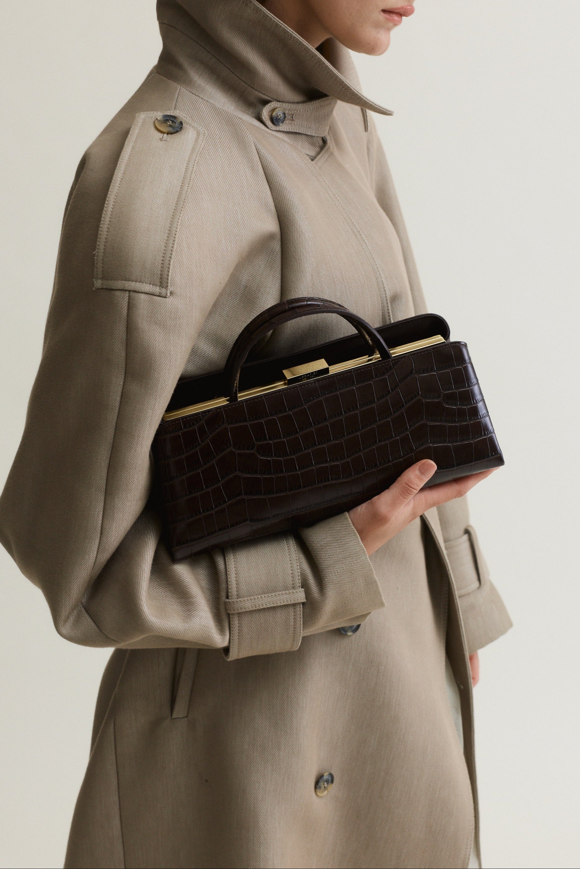 クロコゲ Mocha Croc Éclair Clutch Shoulder Handbag - Verafied New York