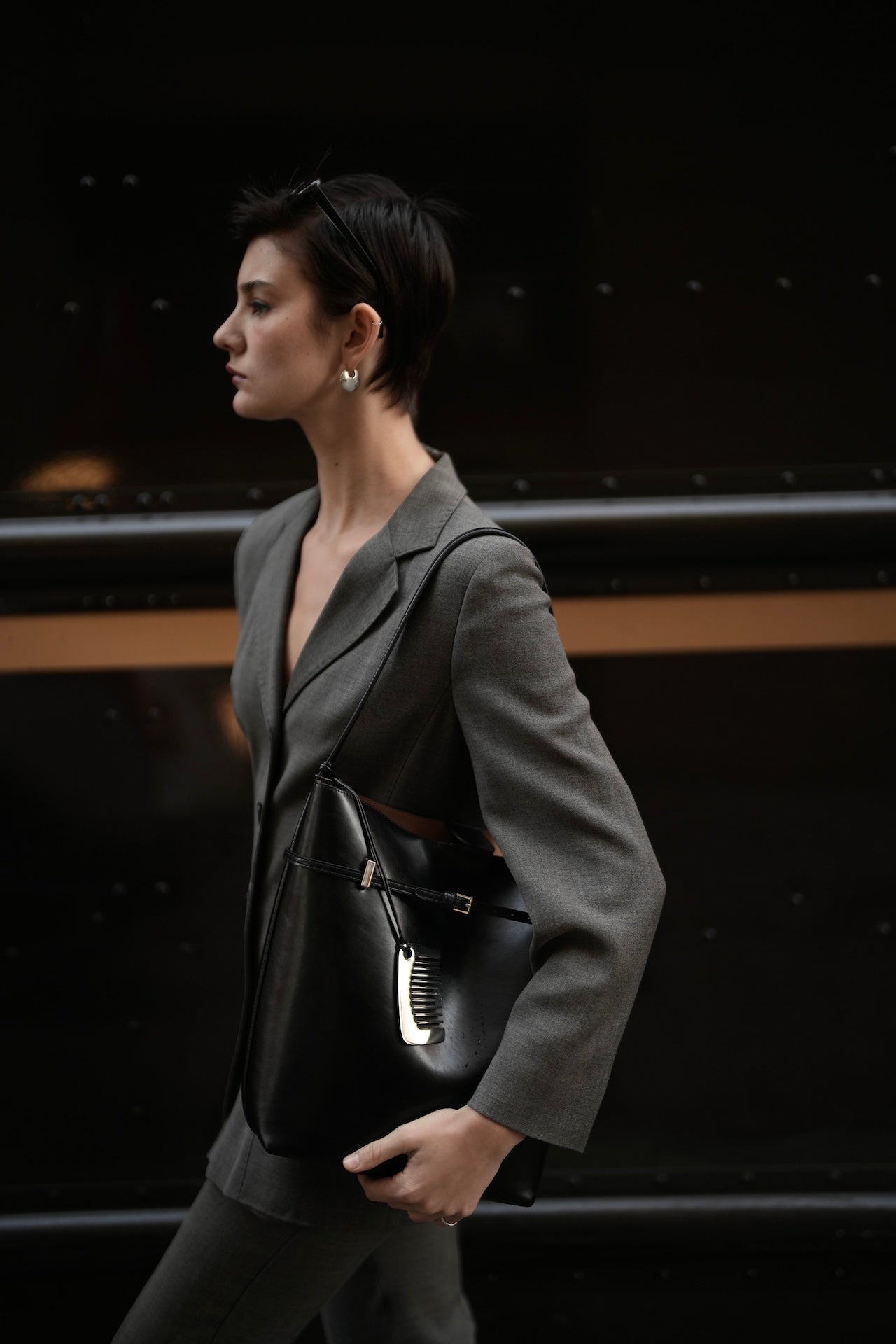 Verafied Belted Tote Bag In Black