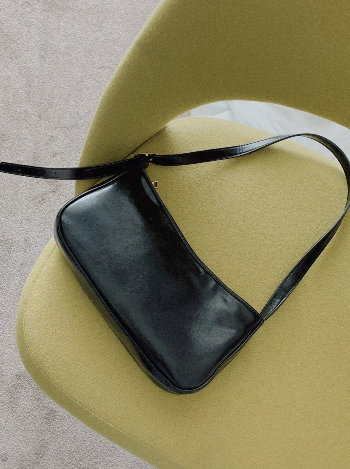 Minimalist Zip Shoulder Baguette Bag